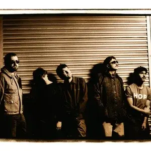 Gurriers live med Enola Gay