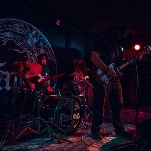 Oplev Chains live