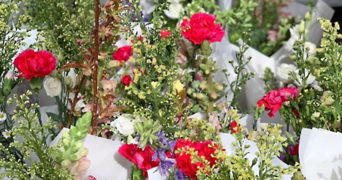 Flower Arrangement with Stalks & Roots