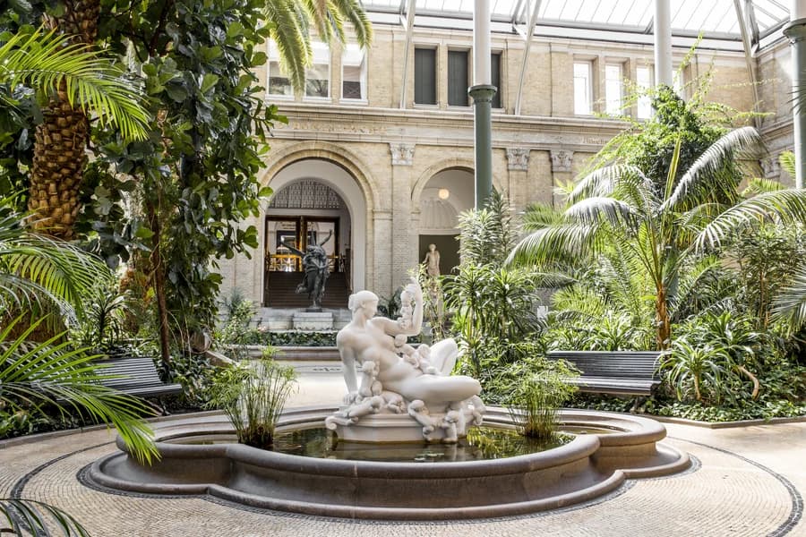 Around Ny Carlsberg Glyptotek