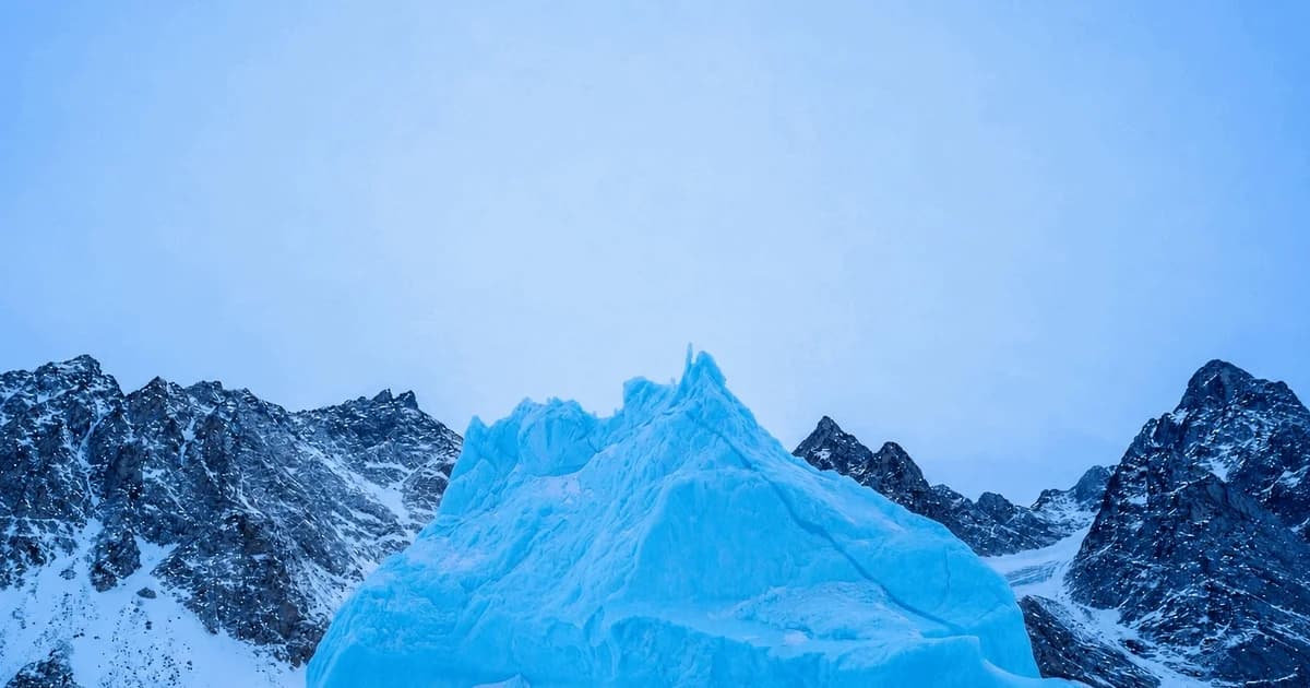 Sledge Patrol SIRIUS on Patrol in the Arctic – autumn holiday program