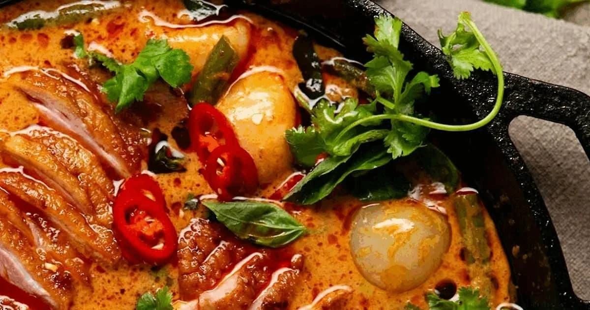 Communal Dining at Café Svanen - Thai Red Curry