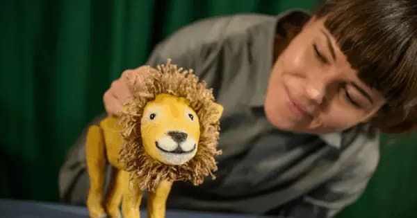 The Happy Lion – theatre magic for young children