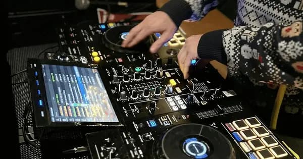 J-dag i BAR50 med DJ Niknags
