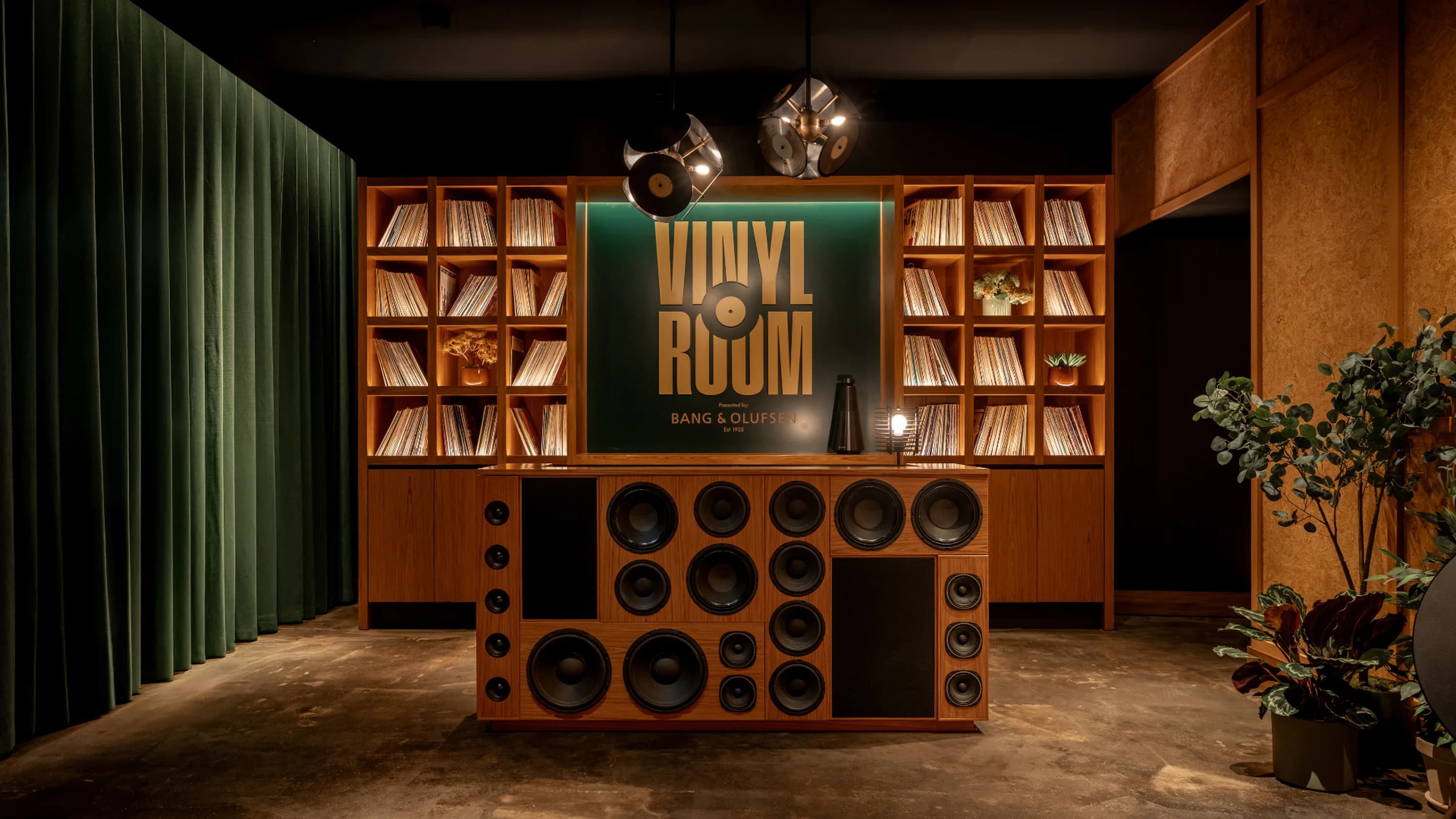 Vinyl Room Access – Harlem Globetrotters