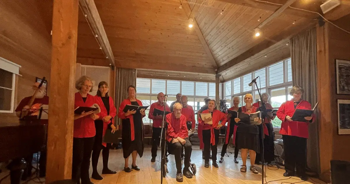 Lyrik med værdi og fed melodi – Oktoberkoret fylder 50