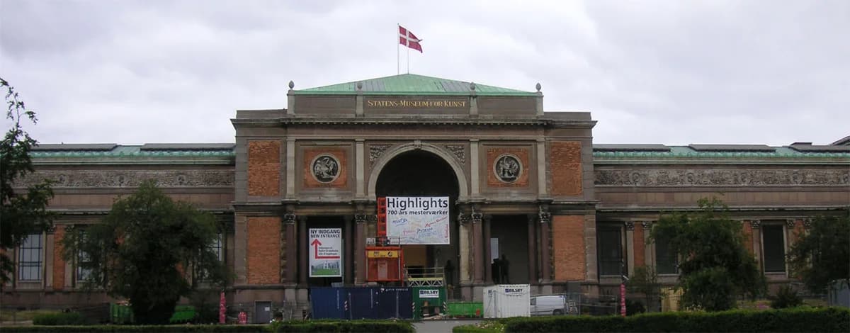 Front view of the Statens Museum for Kunst museum building in Copenhagen.
