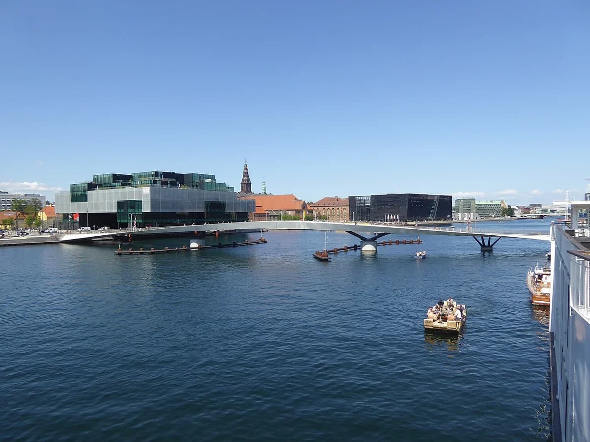 Lille Langebro bridge in Copenhagen with BLOX and the Black Diamond in the background.