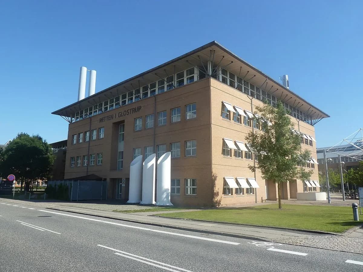Modern courthouse building in Glostrup with multiple windows and white exterior features